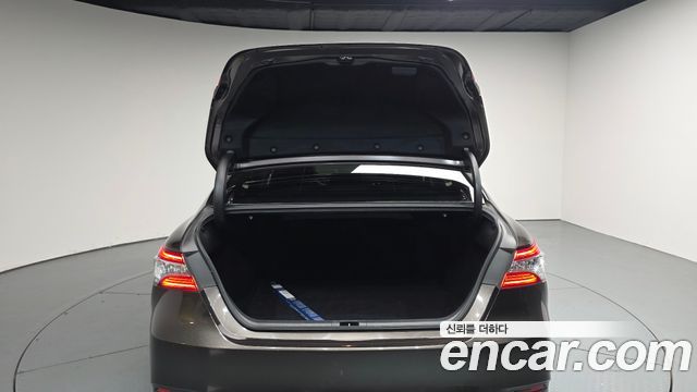 Toyota Camry 2018 — photo 26