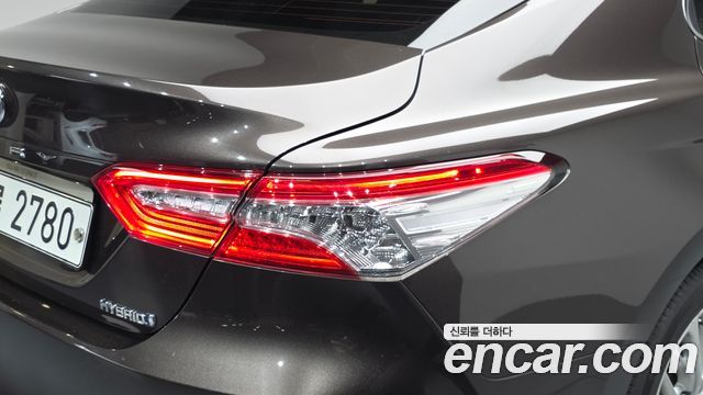 Toyota Camry 2018 — photo 9