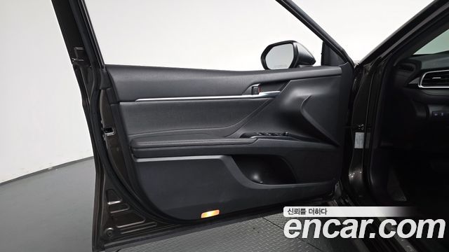 Toyota Camry 2018 — photo 14