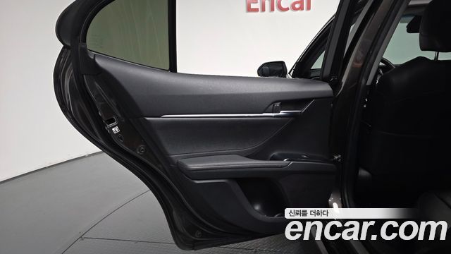 Toyota Camry 2018 — photo 15