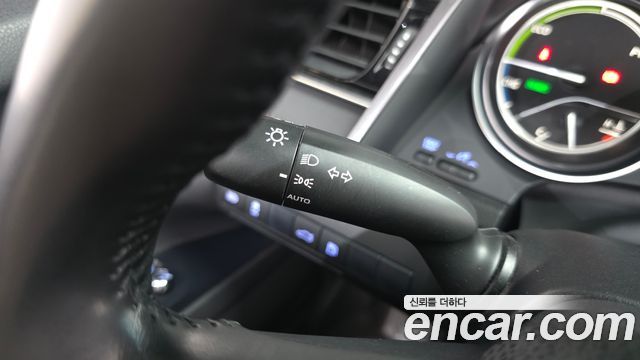 Toyota Camry 2018 — photo 31