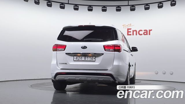 Kia Canival 2018 — photo 4