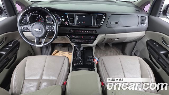 Kia Canival 2018 — photo 10
