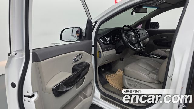 Kia Canival 2018 — photo 13