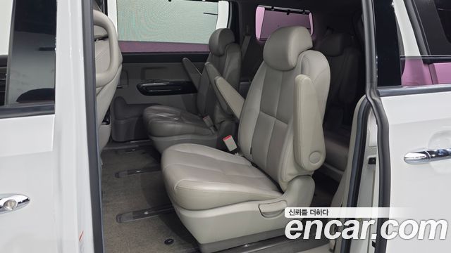 Kia Canival 2018 — photo 17