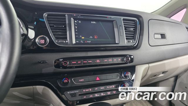 Kia Canival 2018 — photo 18