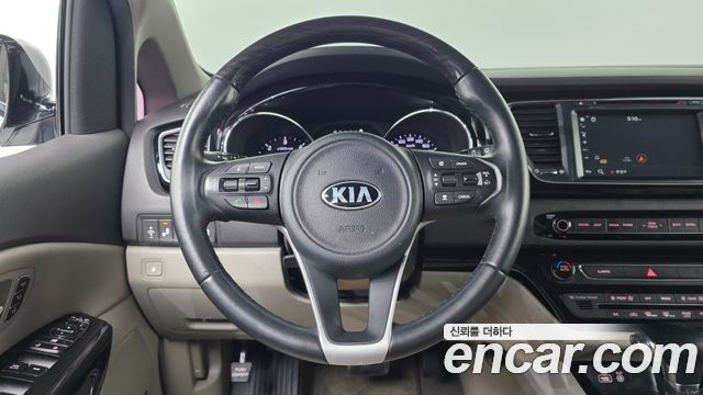 Kia Canival 2018 — photo 19