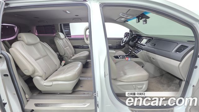 Kia Canival 2018 — photo 16