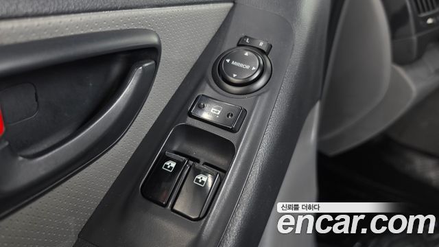 Hyundai Starex 2012 — photo 18
