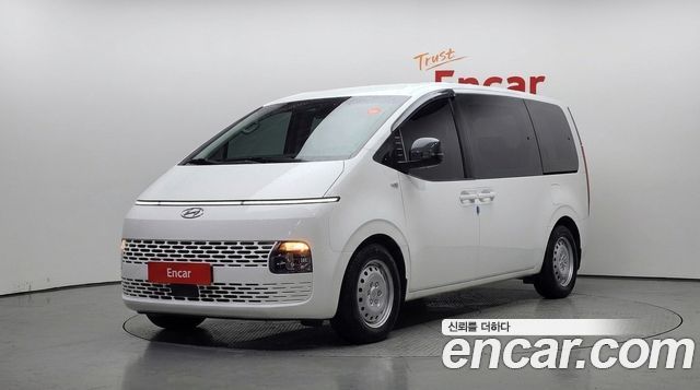 Hyundai Staria 2022 — photo 1