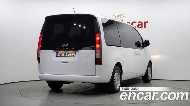 Hyundai Staria 2022 — photo 2