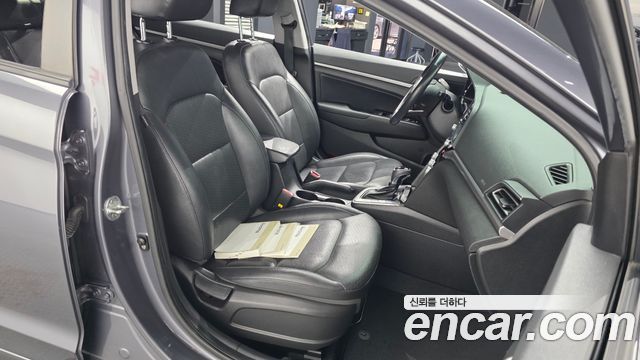 Hyundai AVANTE 2019 — photo 17
