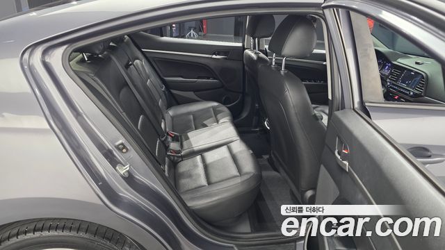 Hyundai AVANTE 2019 — photo 18