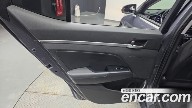 Hyundai AVANTE 2019 — photo 15