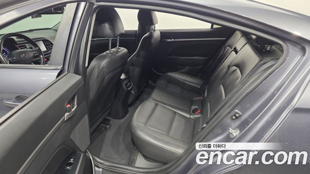 Hyundai AVANTE 2019 — photo 16