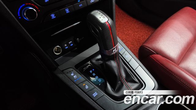 Hyundai AVANTE 2017 — photo 12