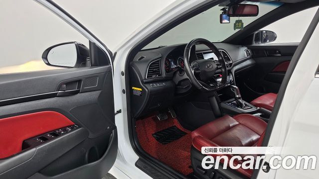 Hyundai AVANTE 2017 — photo 13