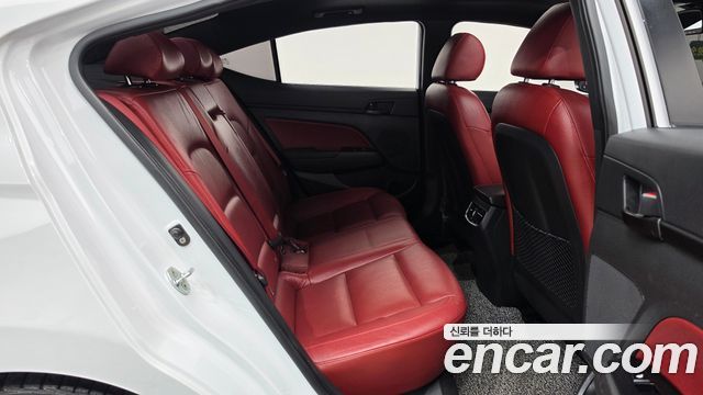 Hyundai AVANTE 2017 — photo 17