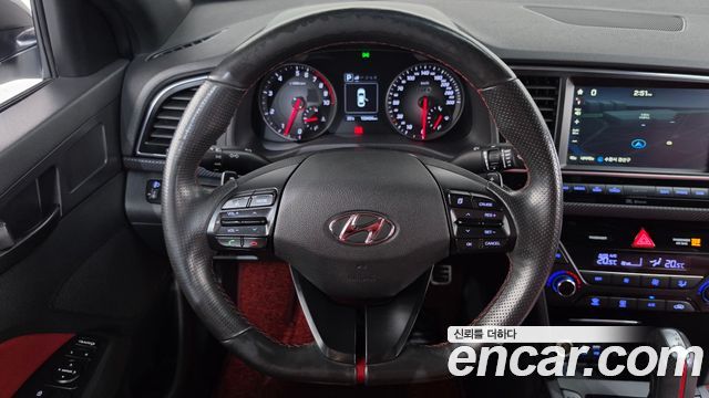 Hyundai AVANTE 2017 — photo 18