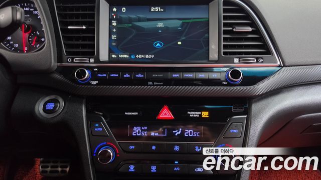Hyundai AVANTE 2017 — photo 19