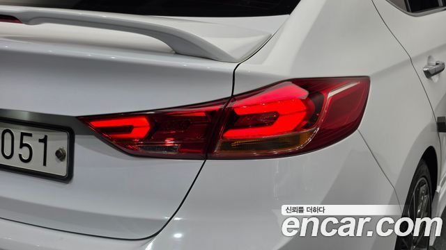 Hyundai AVANTE 2017 — photo 9