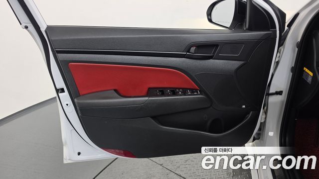 Hyundai AVANTE 2017 — photo 14