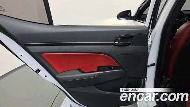 Hyundai AVANTE 2017 — photo 15