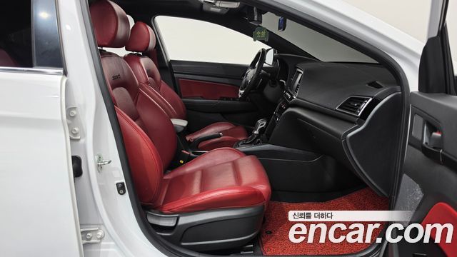 Hyundai AVANTE 2017 — photo 16