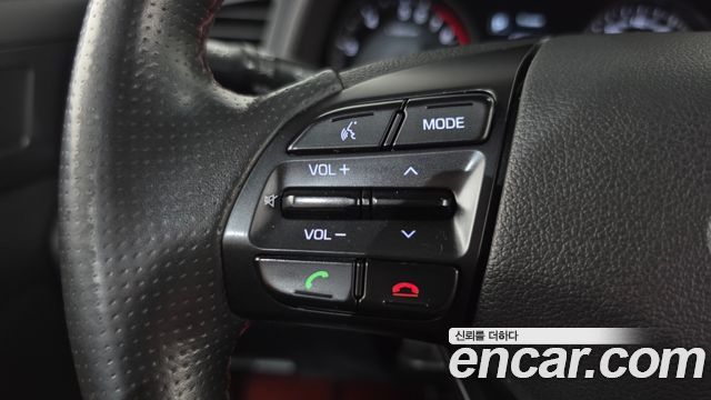 Hyundai AVANTE 2017 — photo 27