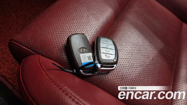 Hyundai AVANTE 2017 — photo 31