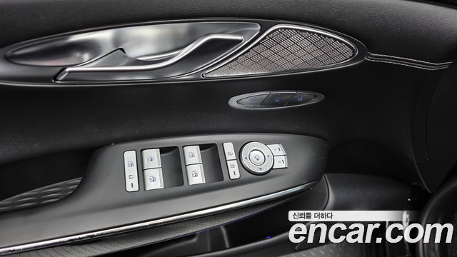 Genesis GV70 2021 — photo 31