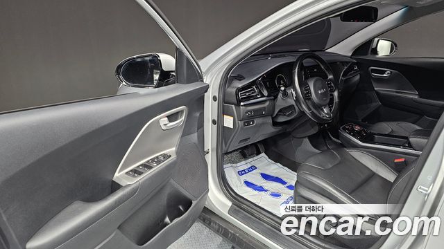 Kia Niro 2023 — photo 13