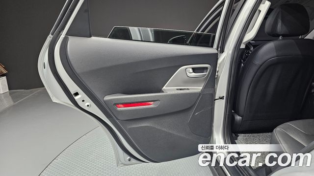 Kia Niro 2023 — photo 15
