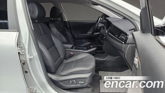 Kia Niro 2023 — photo 16