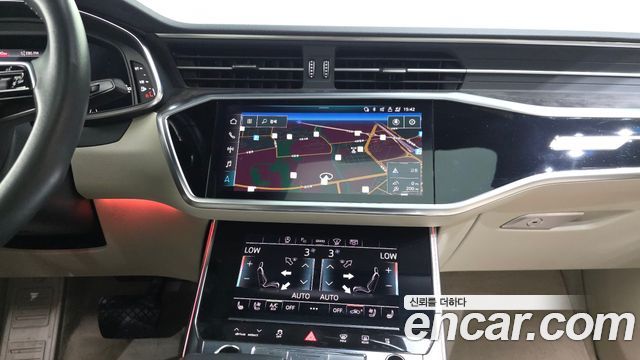 Audi A6 2021 — photo 16