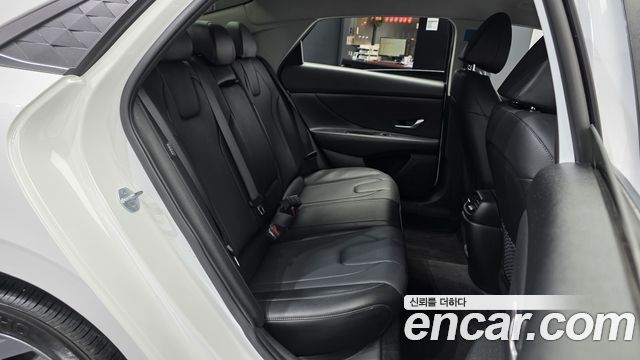 Hyundai AVANTE 2025 — photo 18