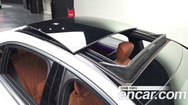 Mercedes-Benz S-Class 2022 — photo 25