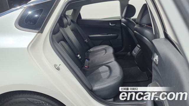 Kia K5 2016 — photo 17