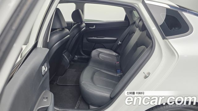 Kia K5 2016 — photo 23