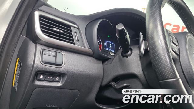 Kia K5 2016 — photo 24