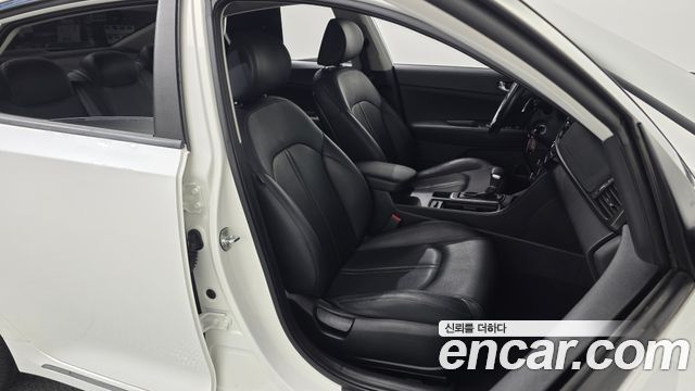 Kia K5 2016 — photo 16