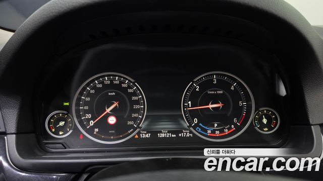 BMW 5-Series 2015 — photo 11