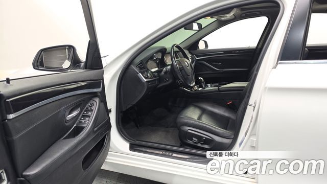BMW 5-Series 2015 — photo 13