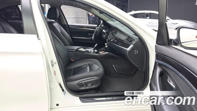 BMW 5-Series 2015 — photo 17