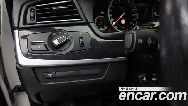 BMW 5-Series 2015 — photo 22