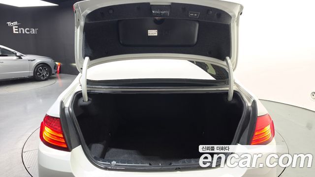 BMW 5-Series 2015 — photo 26