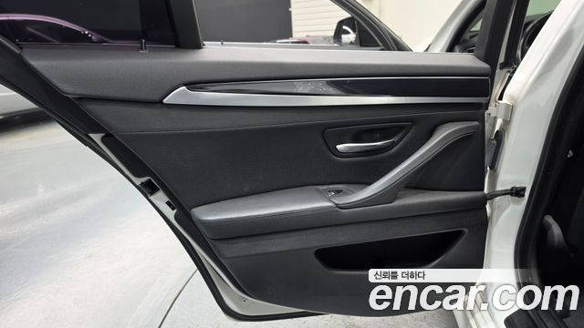 BMW 5-Series 2015 — photo 15