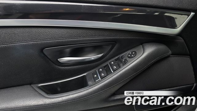 BMW 5-Series 2015 — photo 28