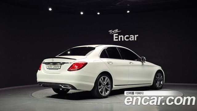 Mercedes-Benz C-Class 2018 — photo 2