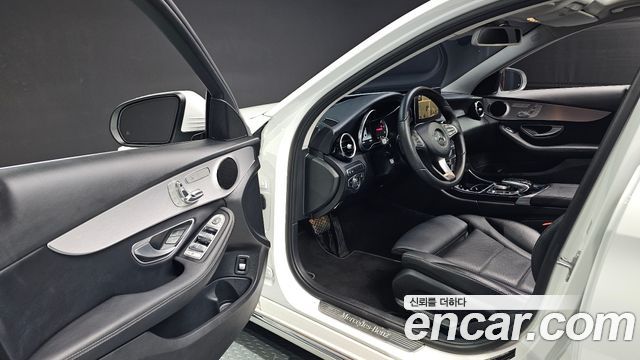 Mercedes-Benz C-Class 2018 — photo 13